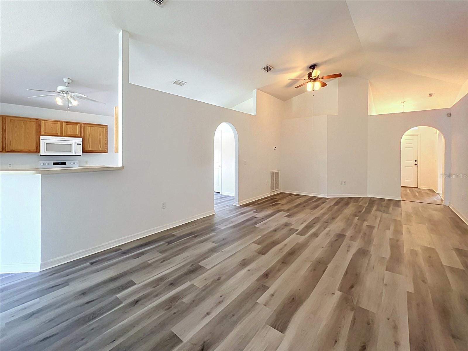 5641 Royal Hills Dr Property Photo 4