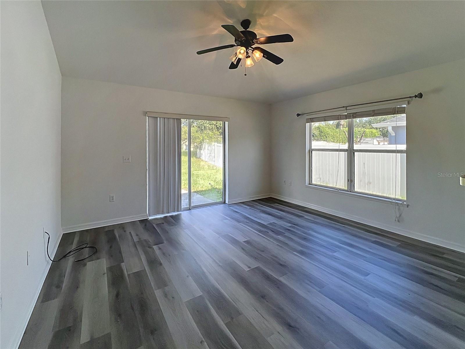 5641 Royal Hills Dr Property Photo 6