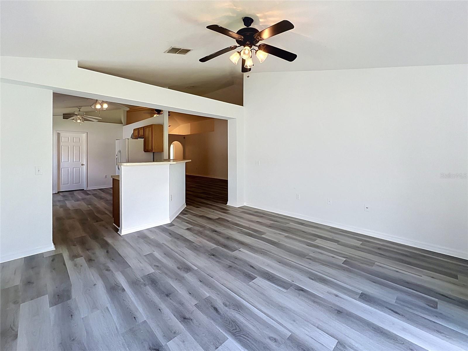 5641 Royal Hills Dr Property Photo 11