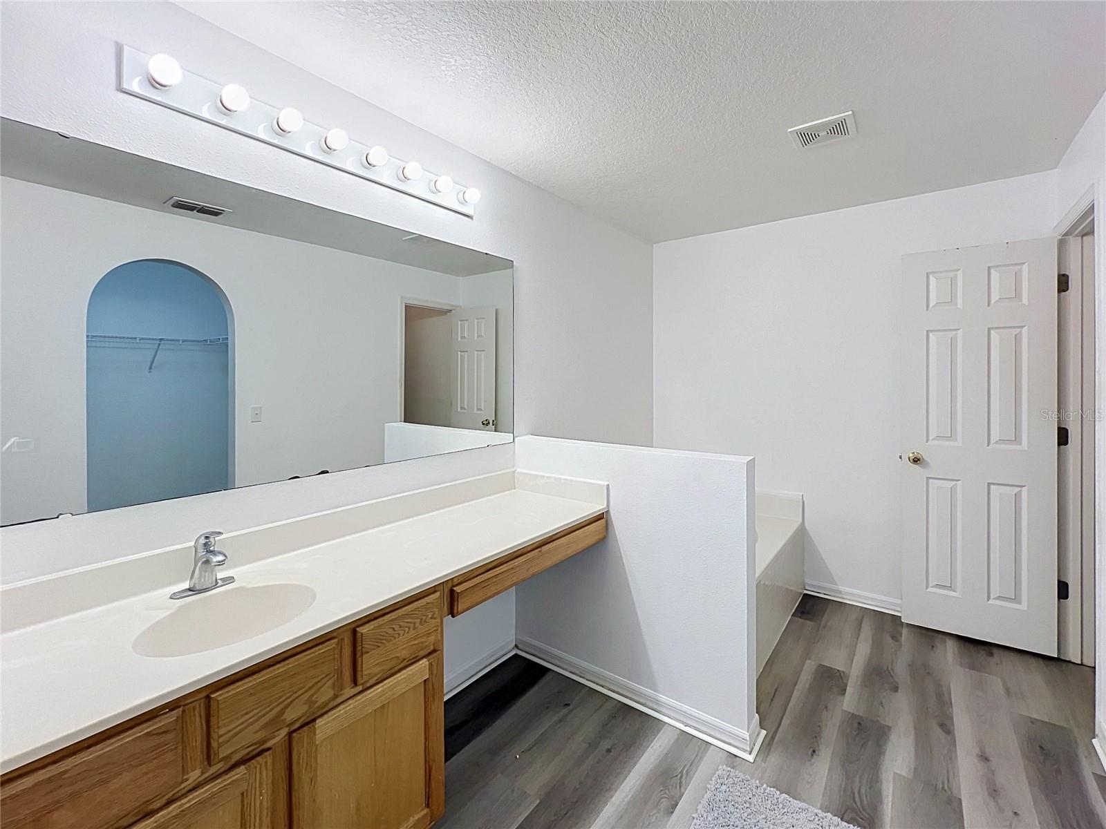 5641 Royal Hills Dr Property Photo 14
