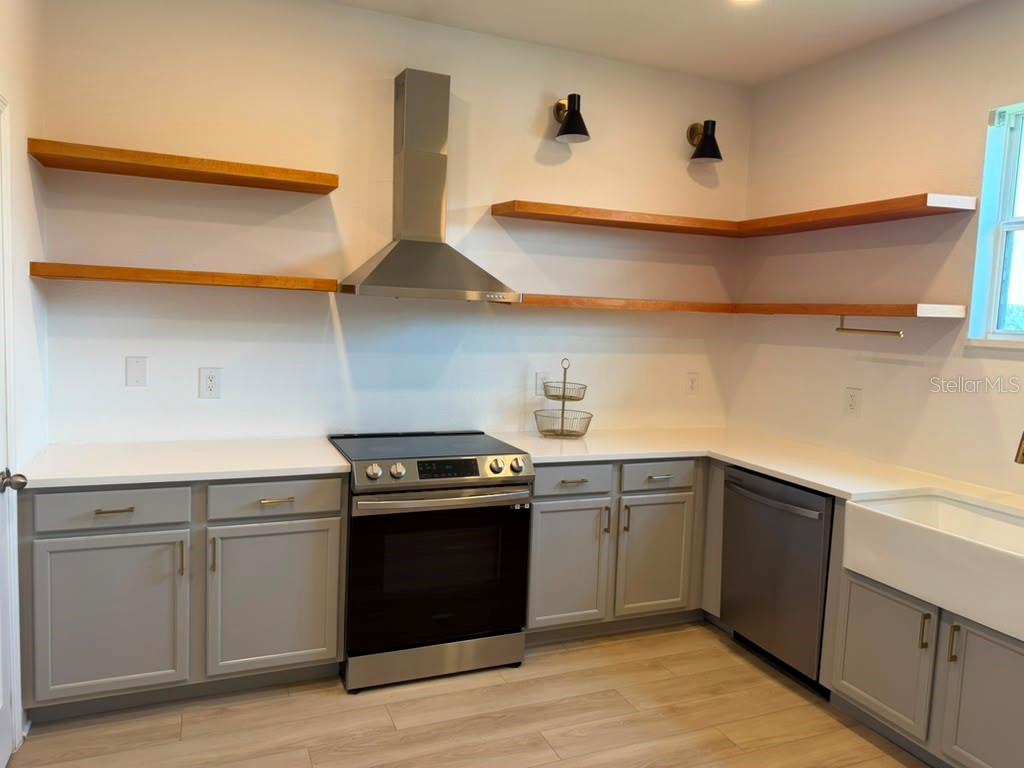 1221 Priory Cir Property Photo 3