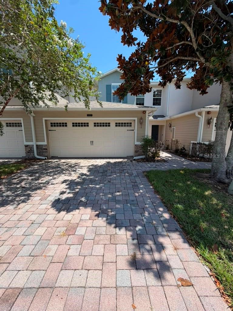 1221 Priory Cir Property Photo 44