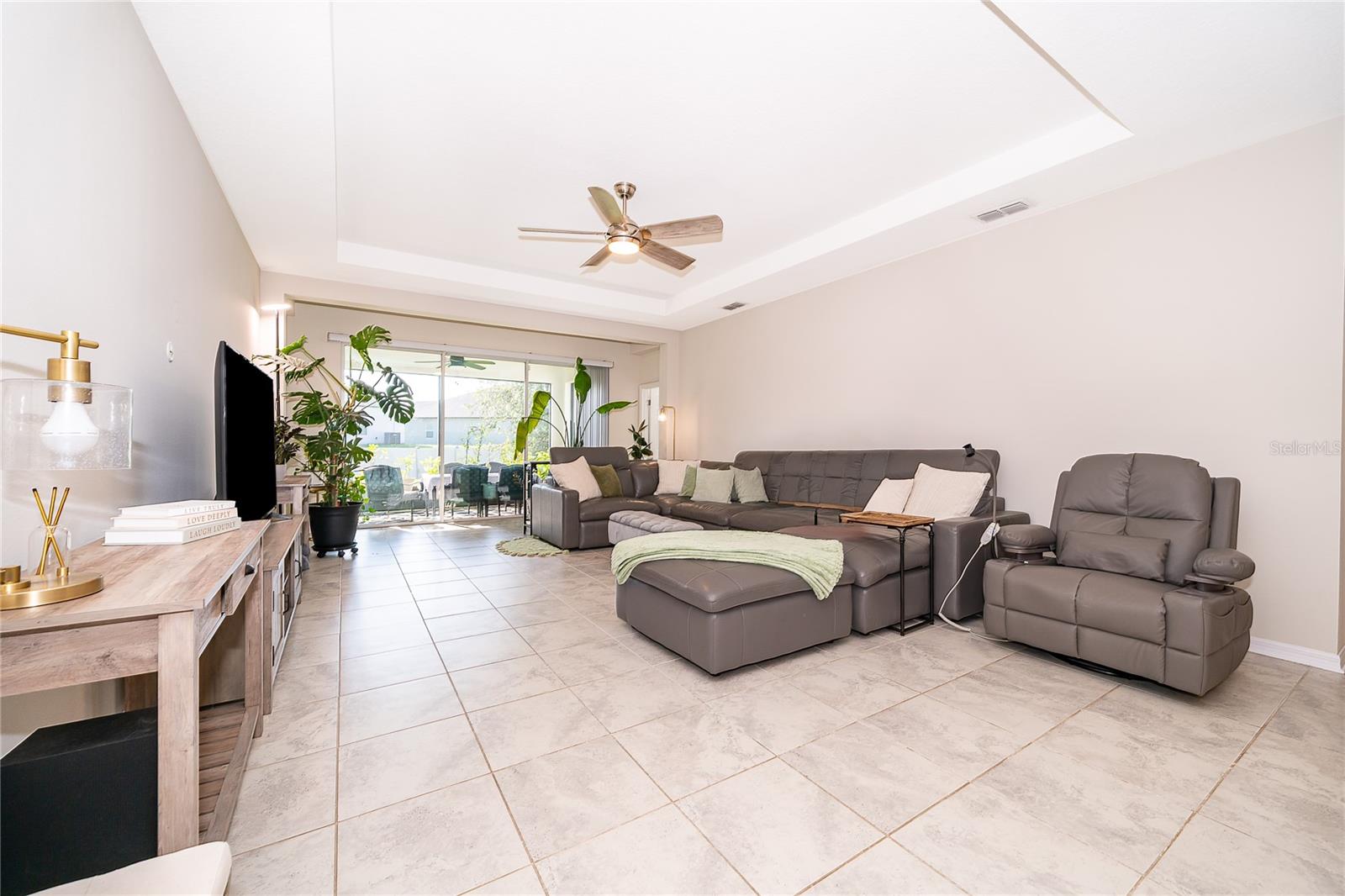 1787 Chatsworth Cir Property Photo 18
