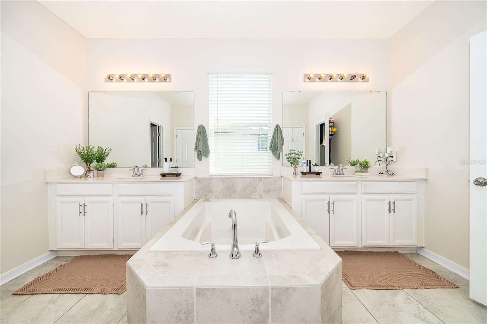 1787 Chatsworth Cir Property Photo 23