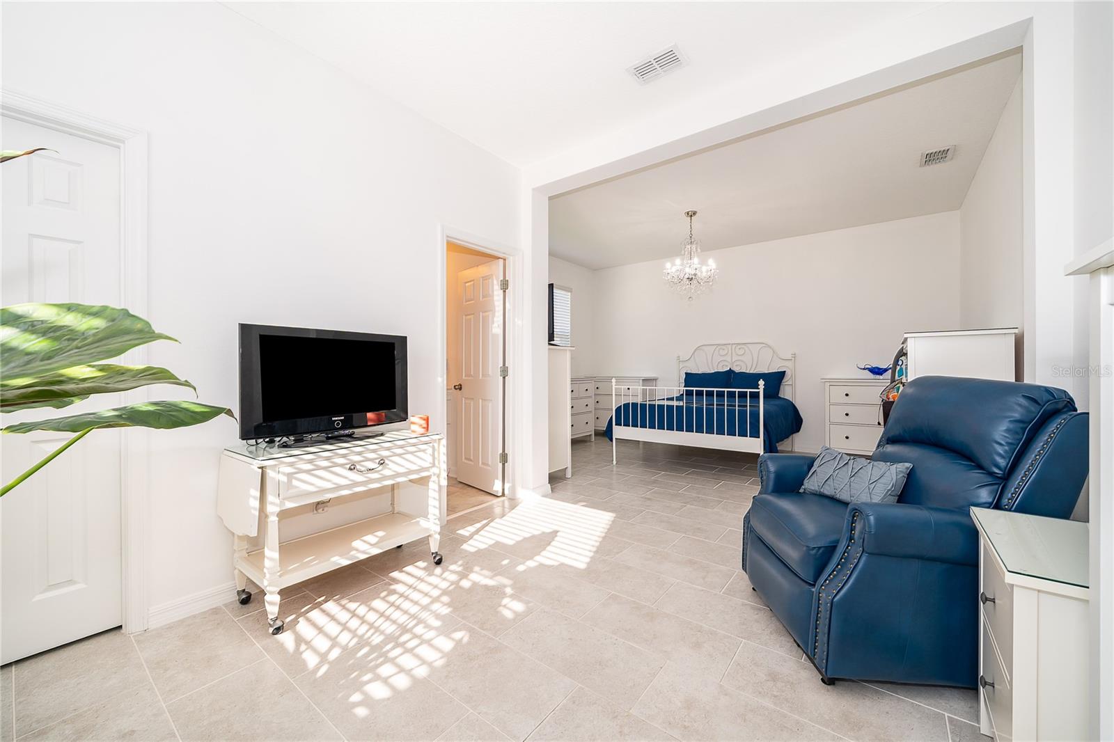 1787 Chatsworth Cir Property Photo 24