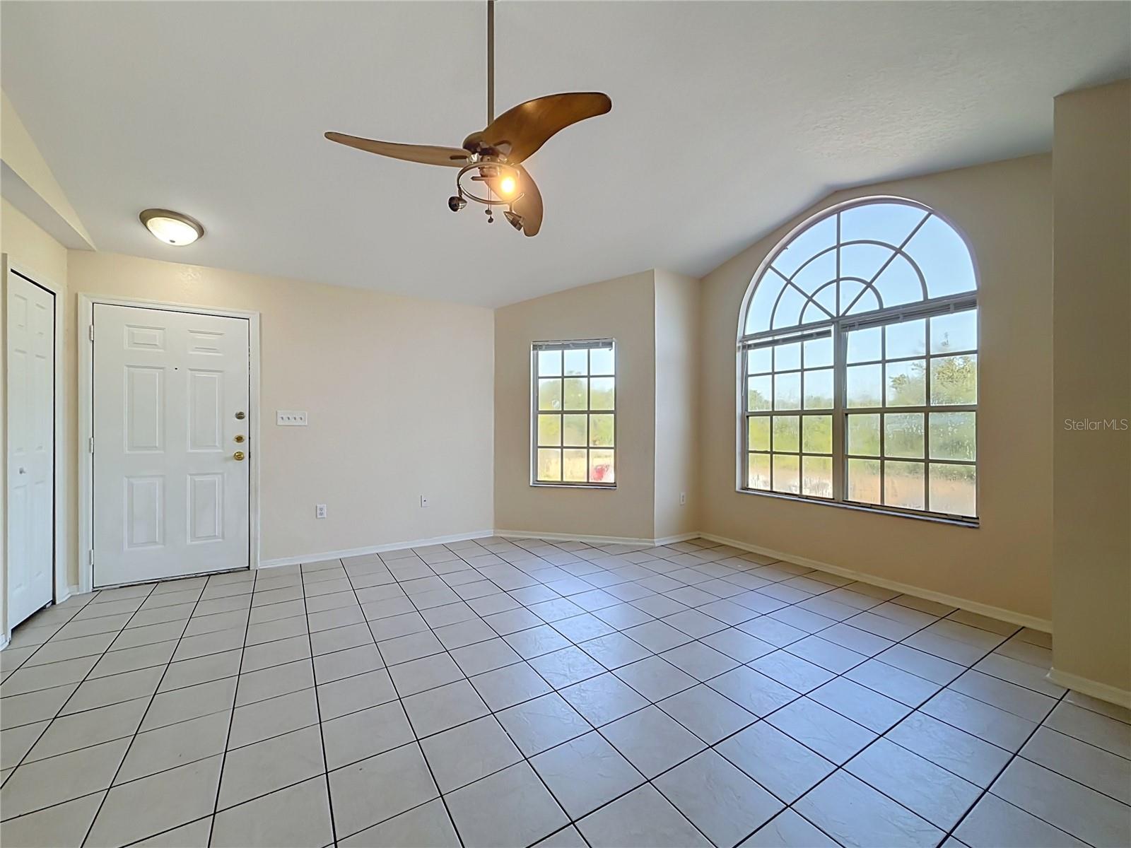 2332 Prime Cir #b Property Photo 6