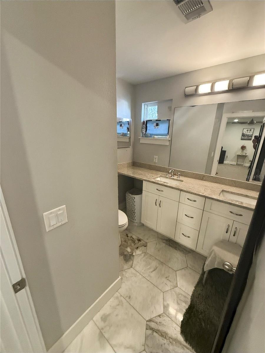 1018 Missouri Ave Property Photo 12
