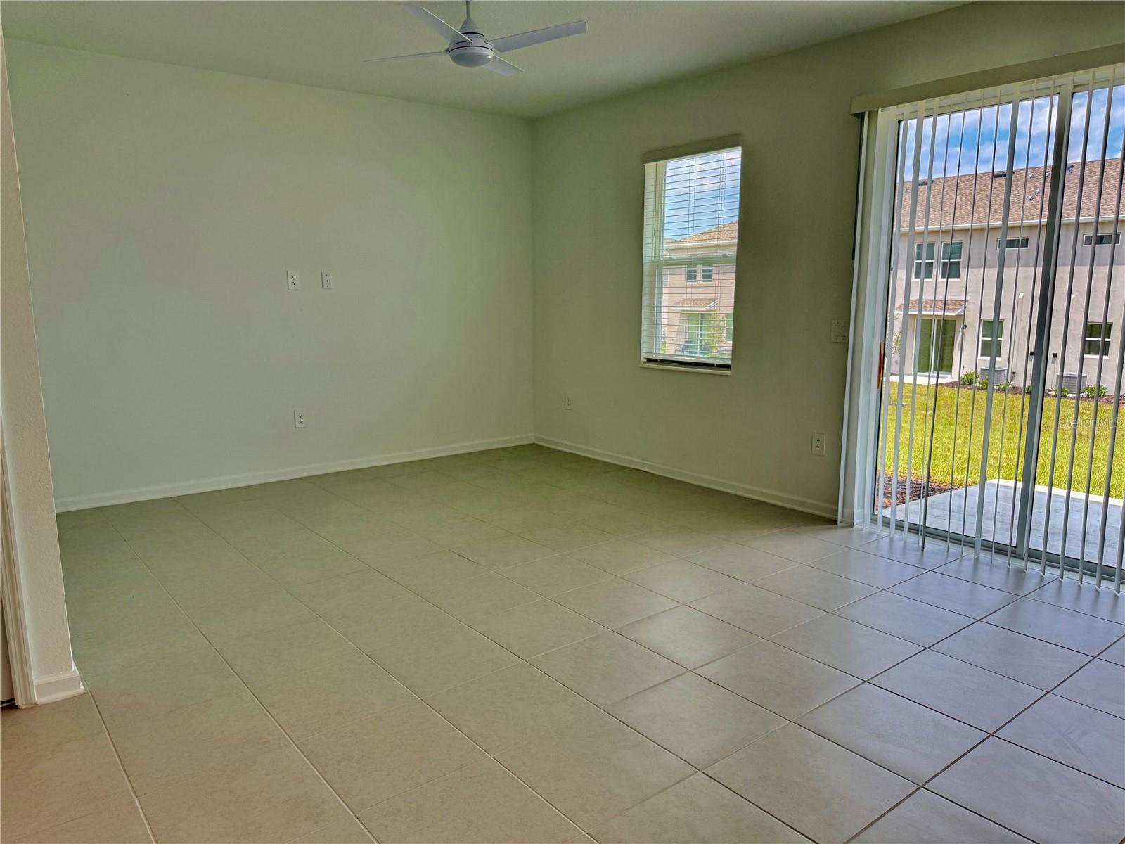 2658 Armstrong Ave Property Photo 6