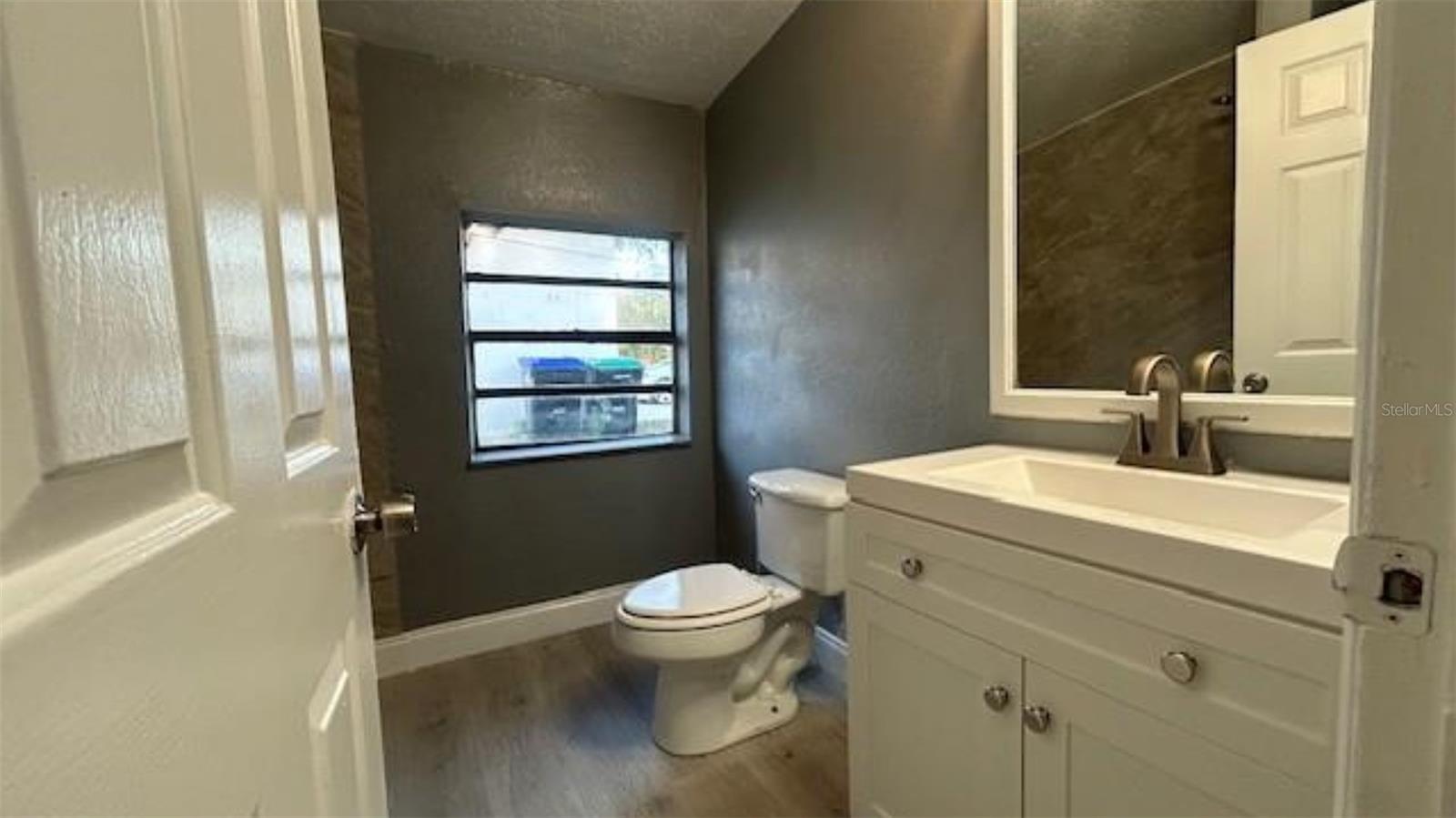 1025 25th St Property Photo 17