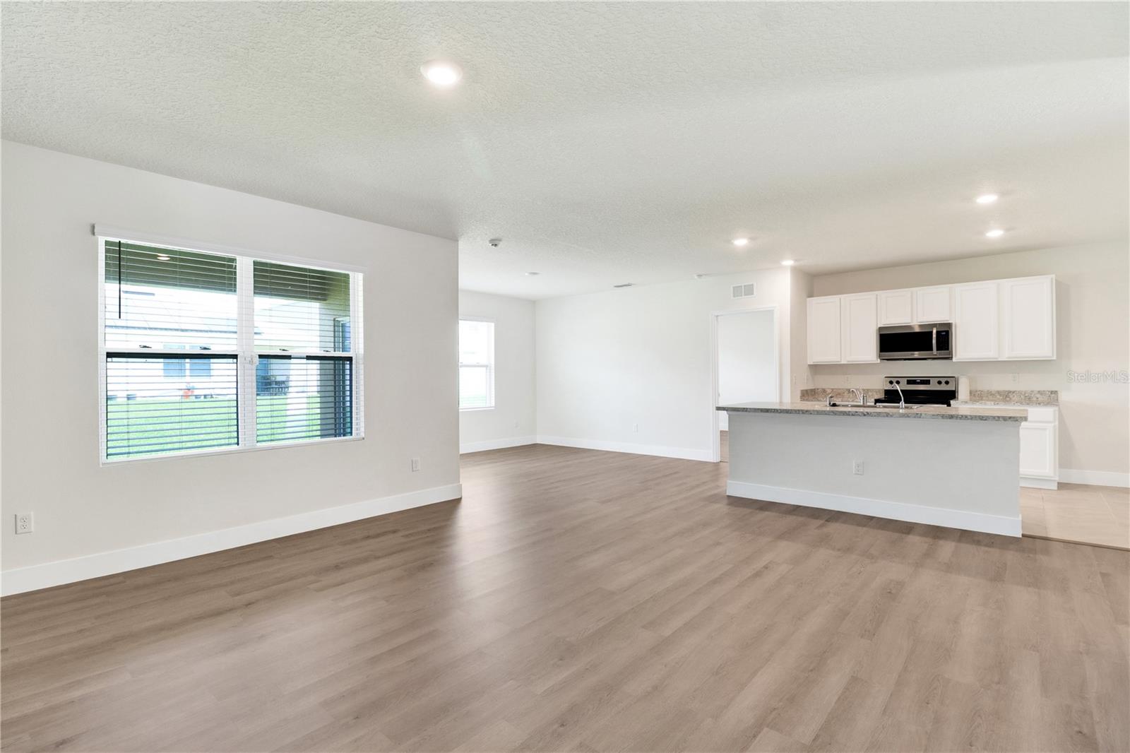 1274 Iguana Loop Property Photo 8