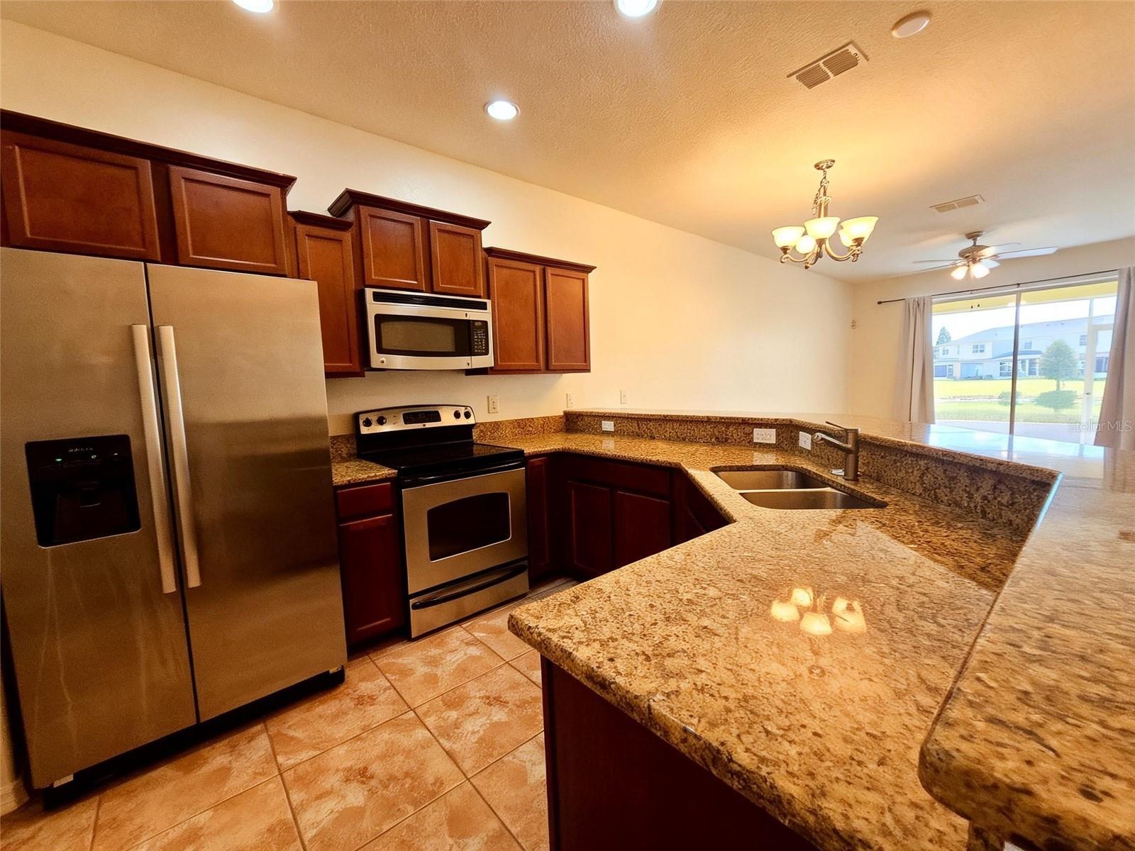 4085 Shade Tree Ln Property Photo 6