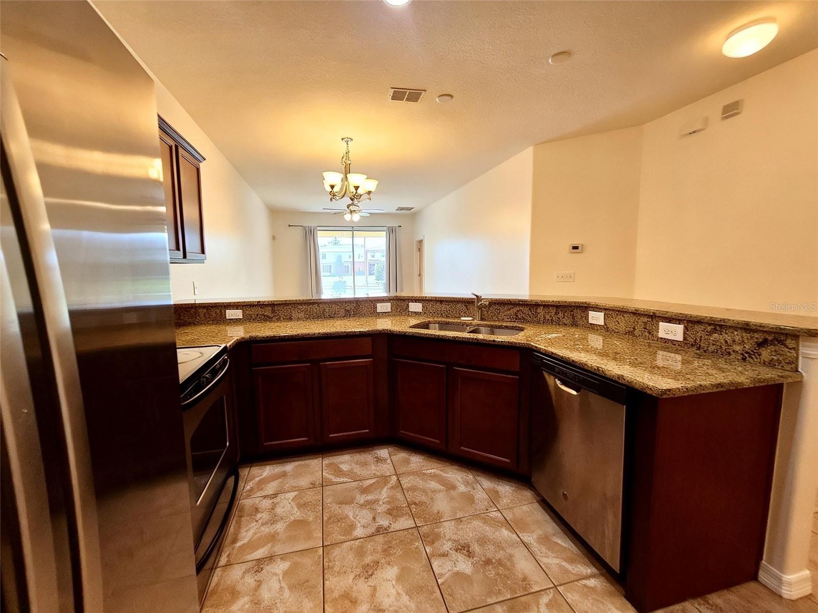 4085 Shade Tree Ln Property Photo 7