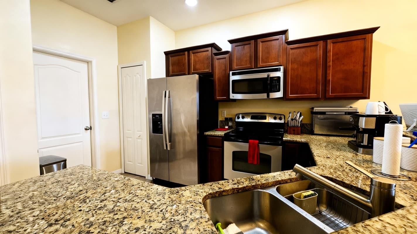 4085 Shade Tree Ln Property Photo 8