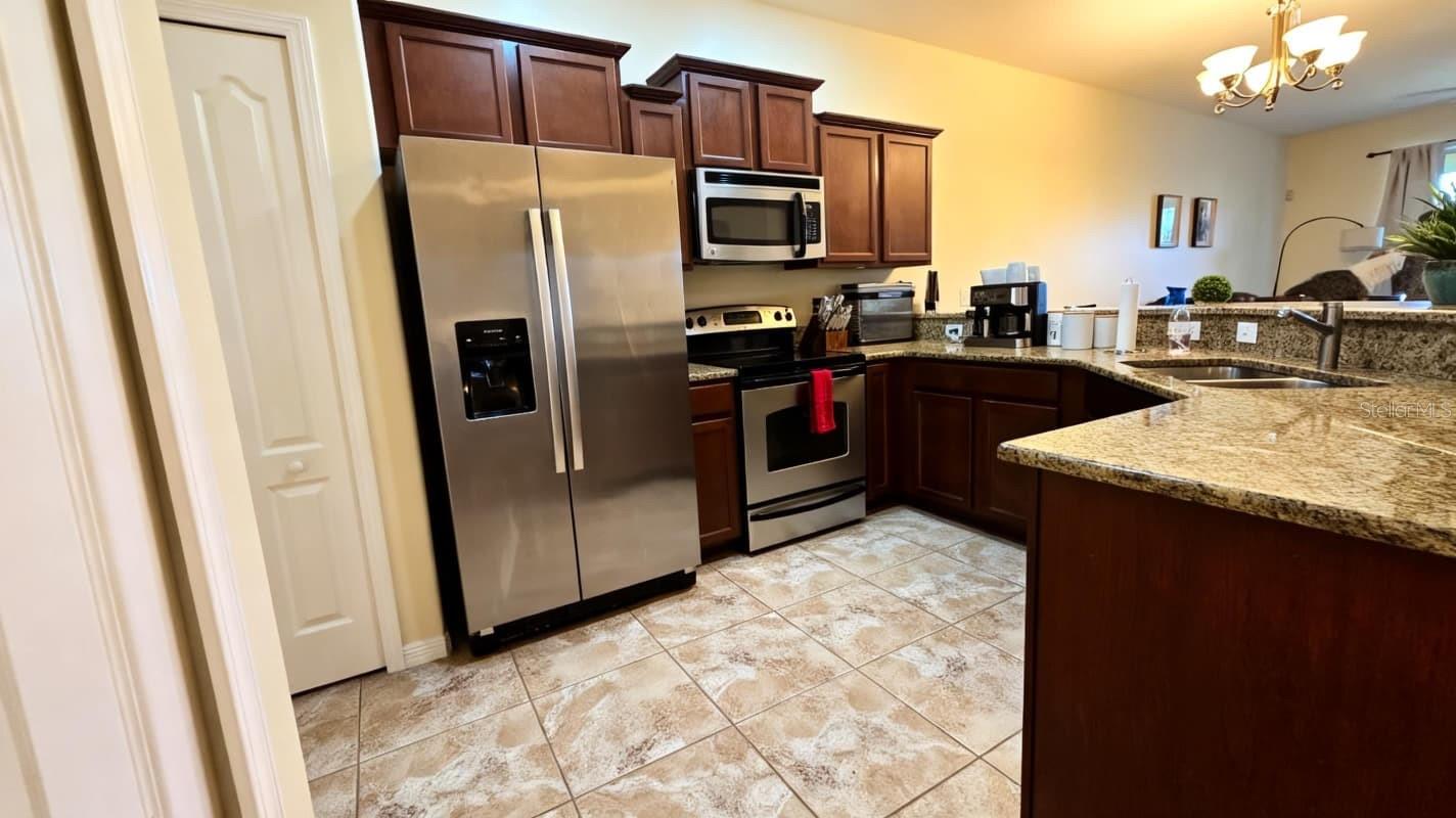 4085 Shade Tree Ln Property Photo 9