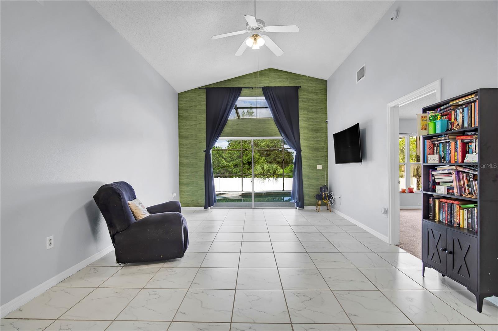 324 Casterton Cir Property Photo 5