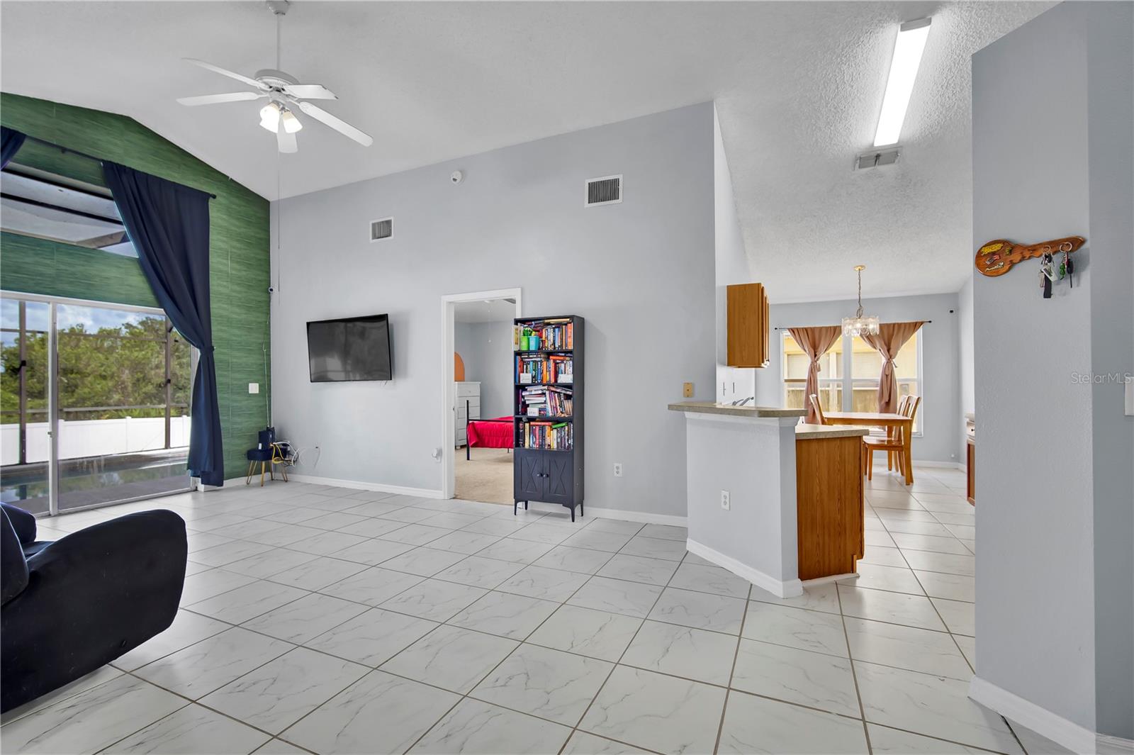 324 Casterton Cir Property Photo 6