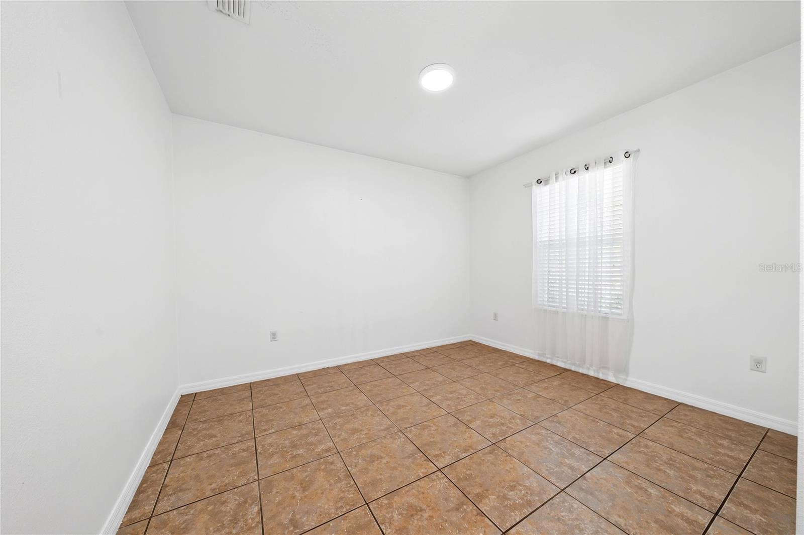 5590 Silver Thistle Ln Property Photo 4