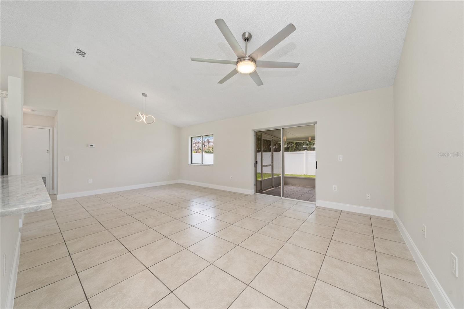 2042 Gamboge Dr Property Photo 10