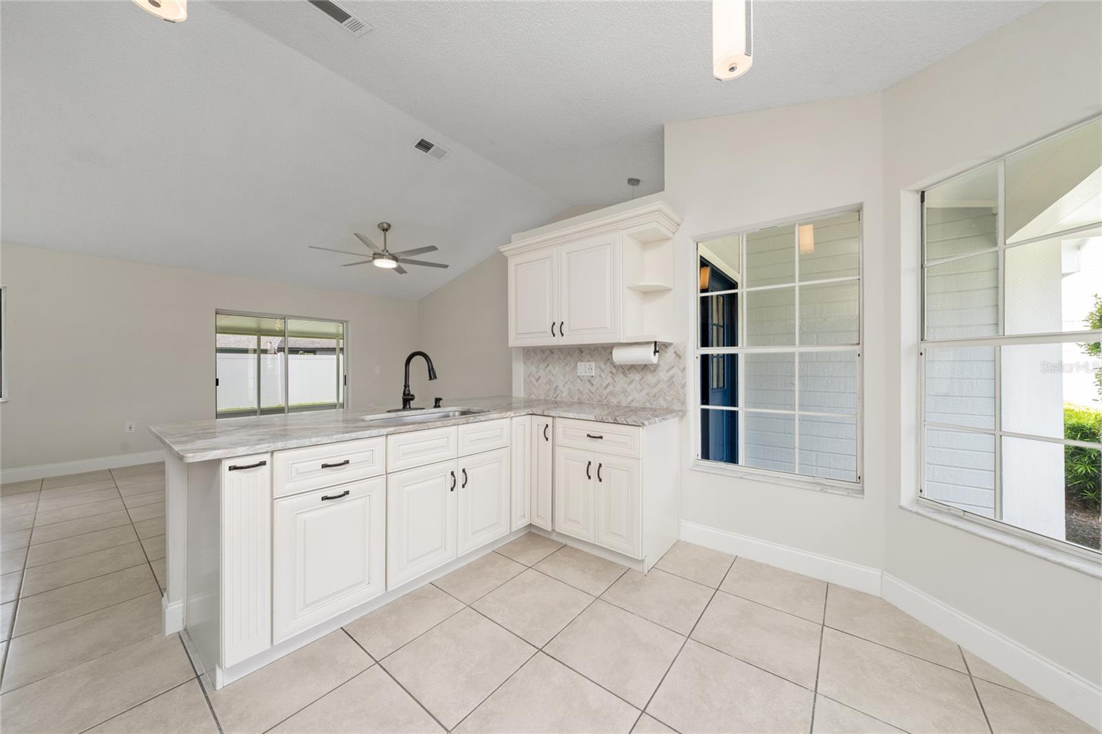 2042 Gamboge Dr Property Photo 14