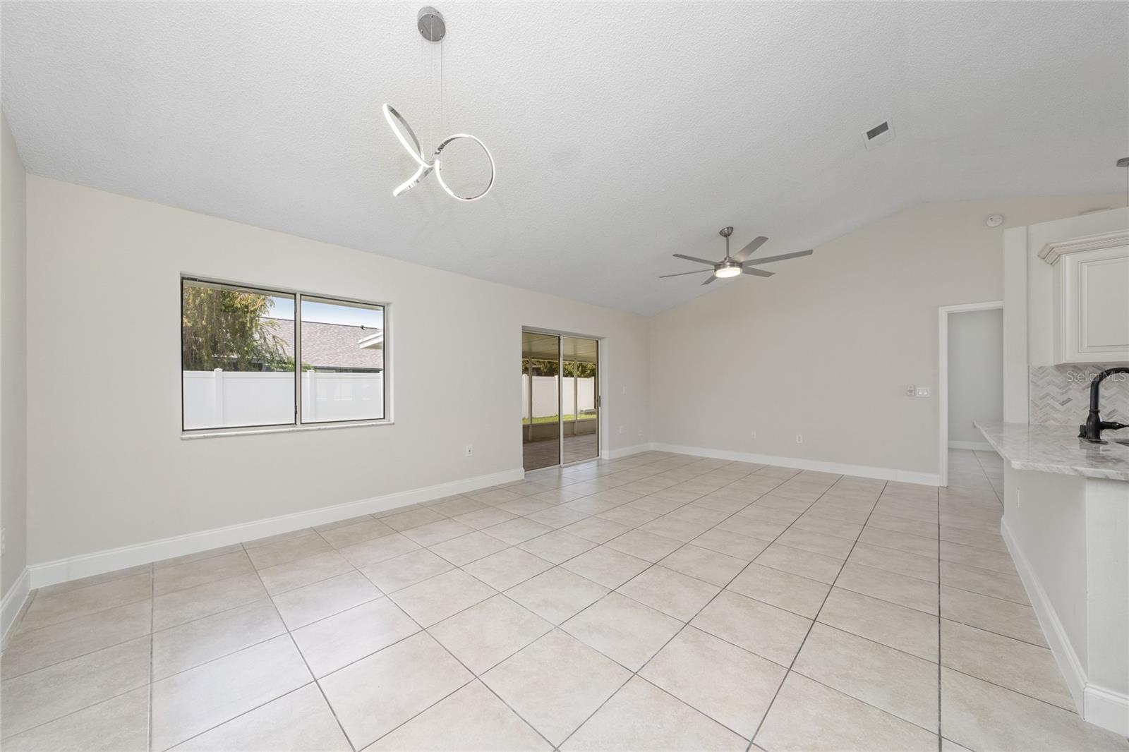 2042 Gamboge Dr Property Photo 23