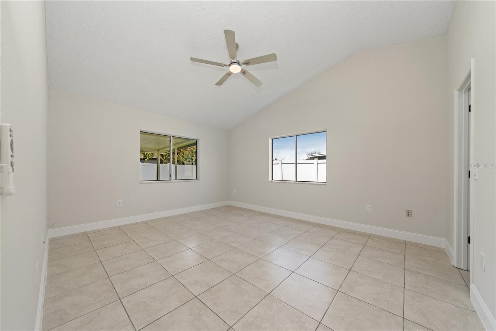 2042 Gamboge Dr Property Photo 24