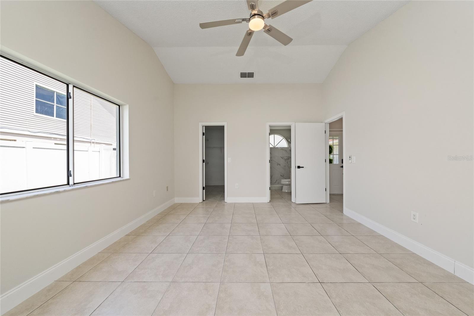 2042 Gamboge Dr Property Photo 25