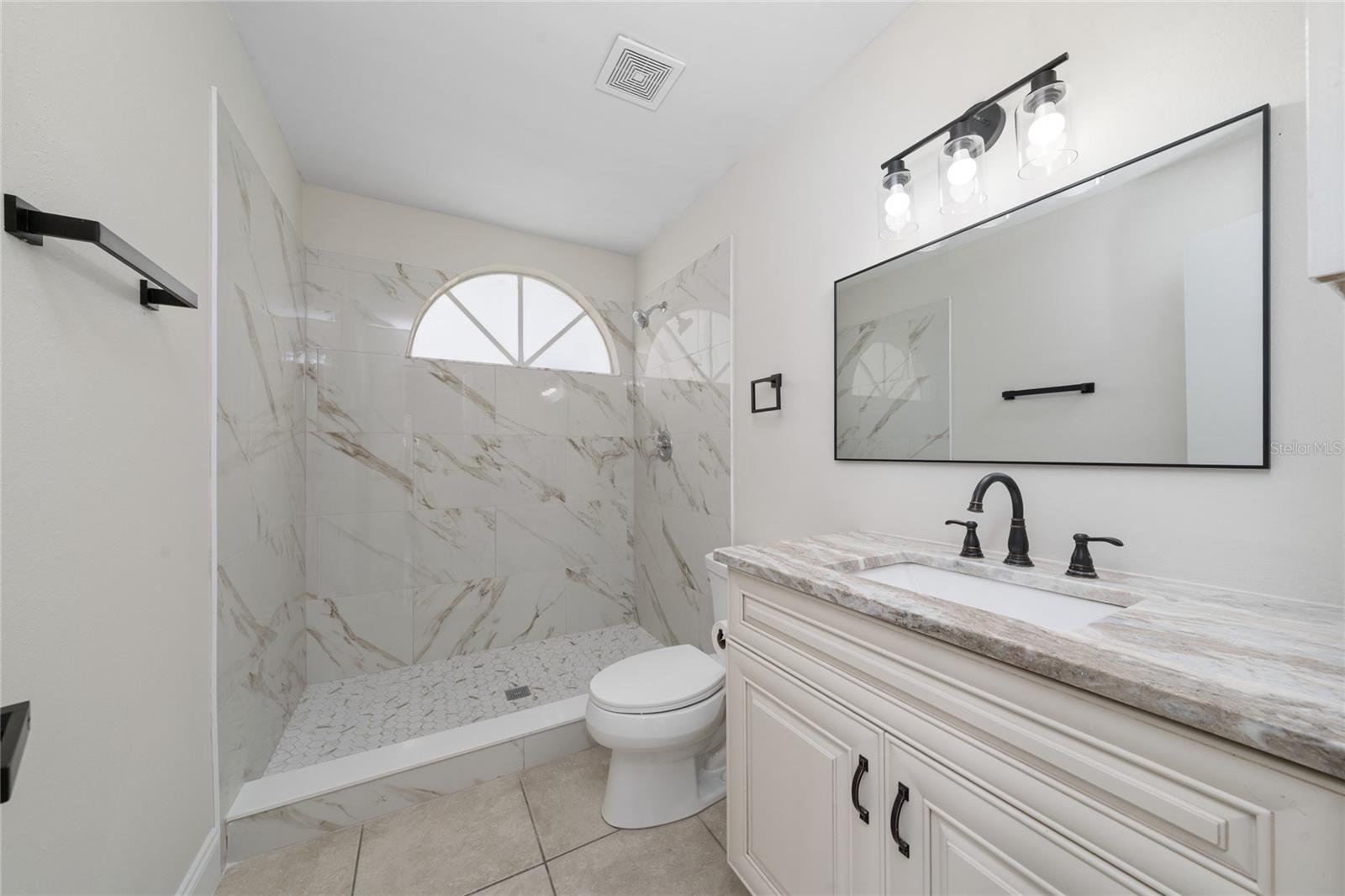2042 Gamboge Dr Property Photo 26