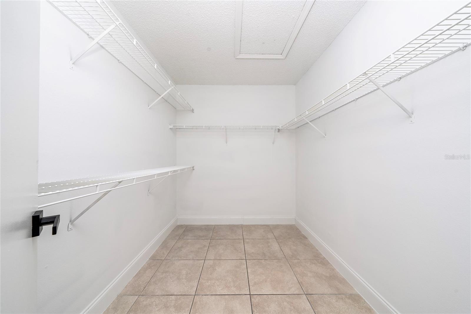 2042 Gamboge Dr Property Photo 27