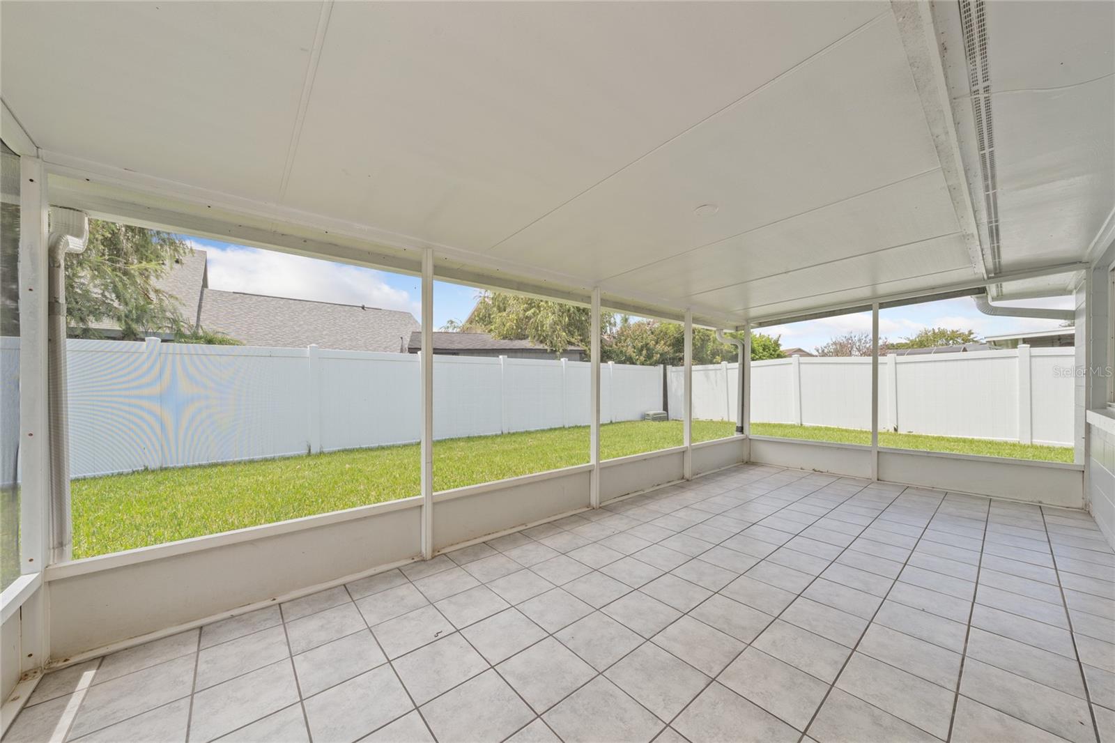 2042 Gamboge Dr Property Photo 28