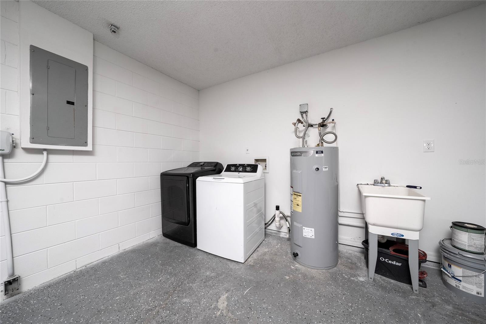 2042 Gamboge Dr Property Photo 29
