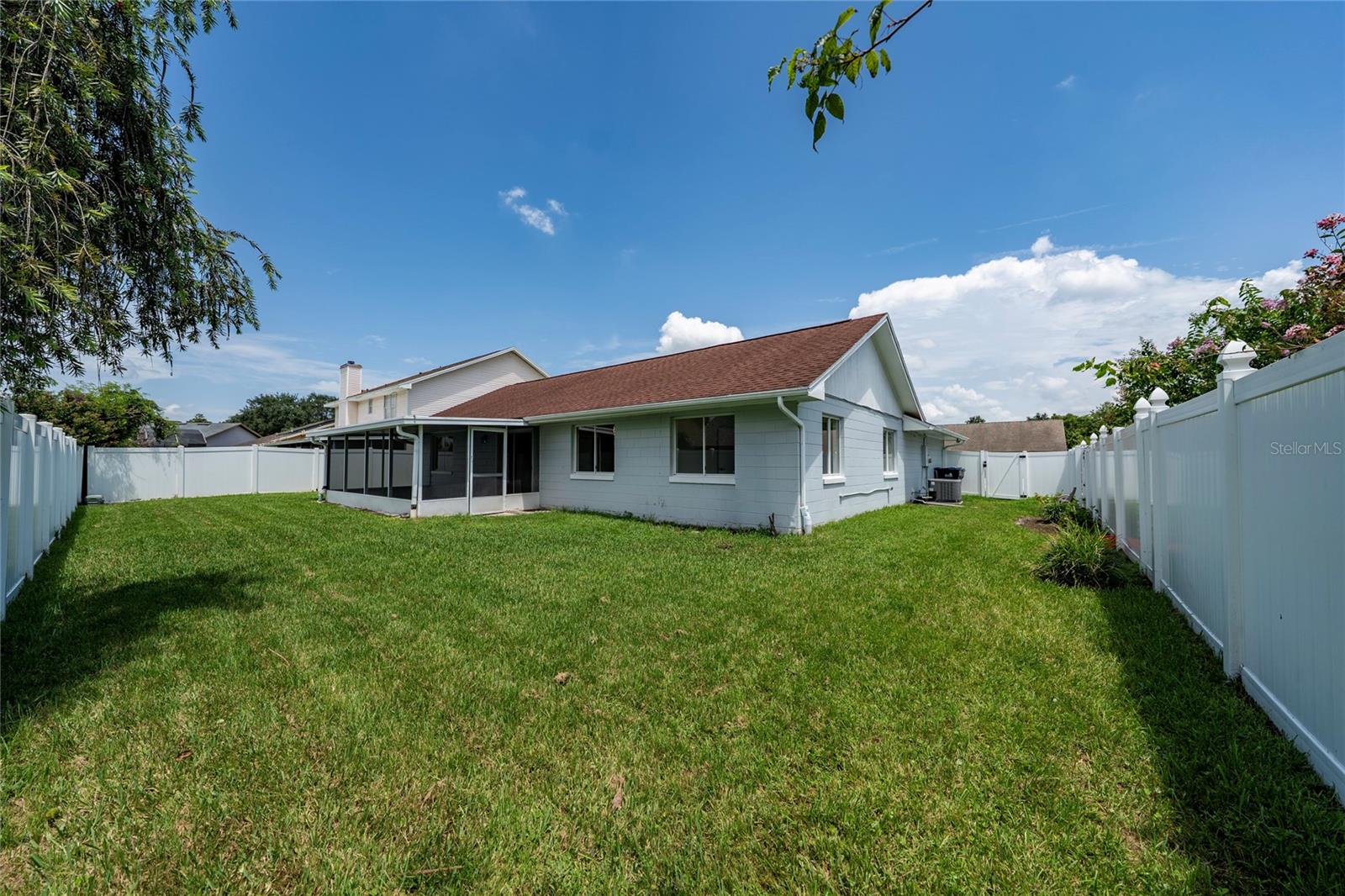 2042 Gamboge Dr Property Photo 31