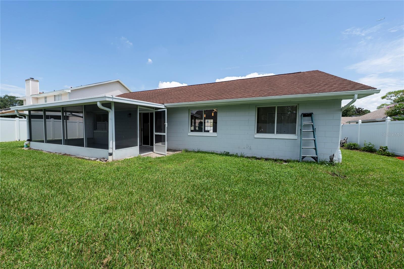 2042 Gamboge Dr Property Photo 33