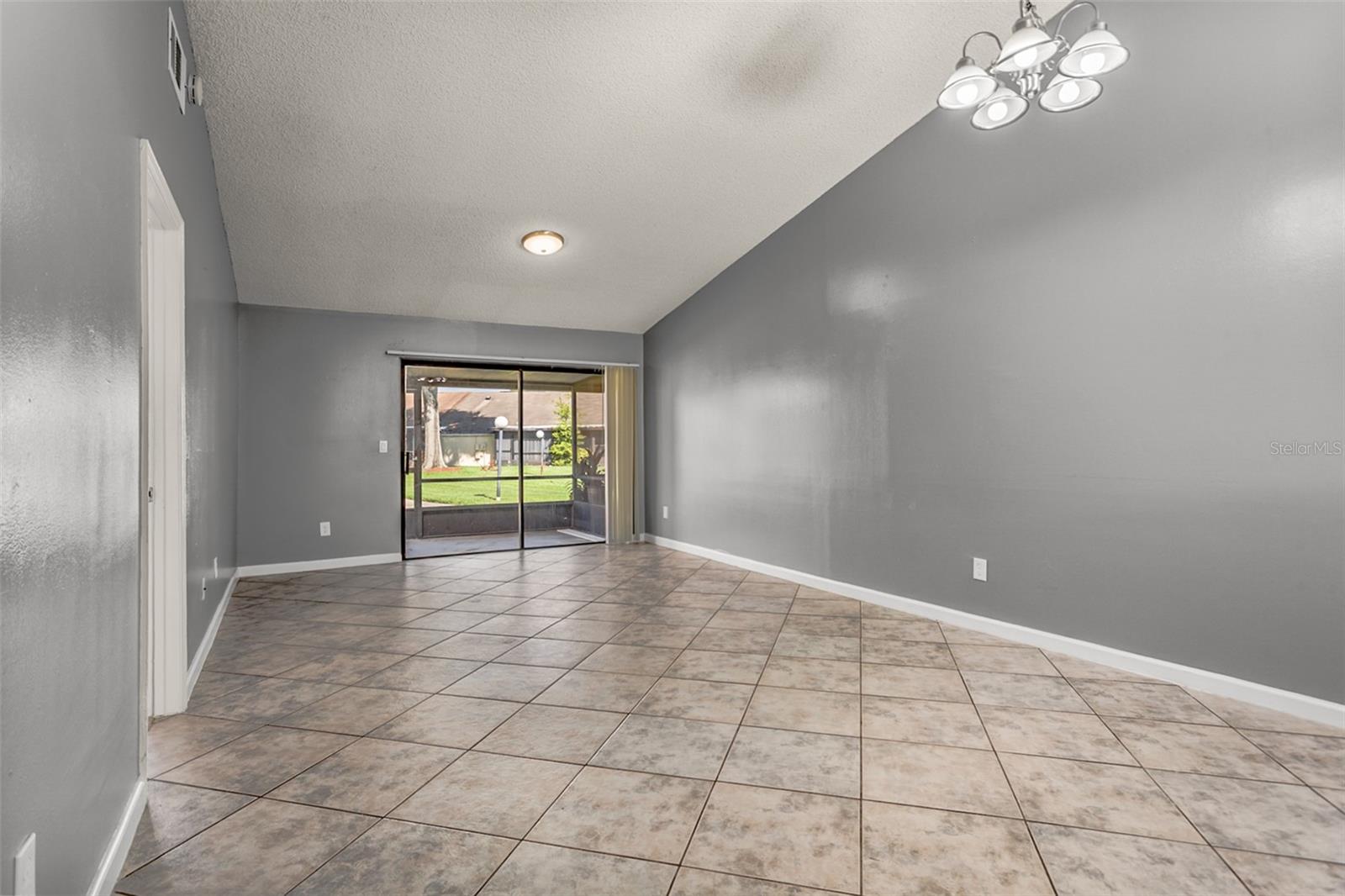 85 Silver Park Cir Property Photo 6