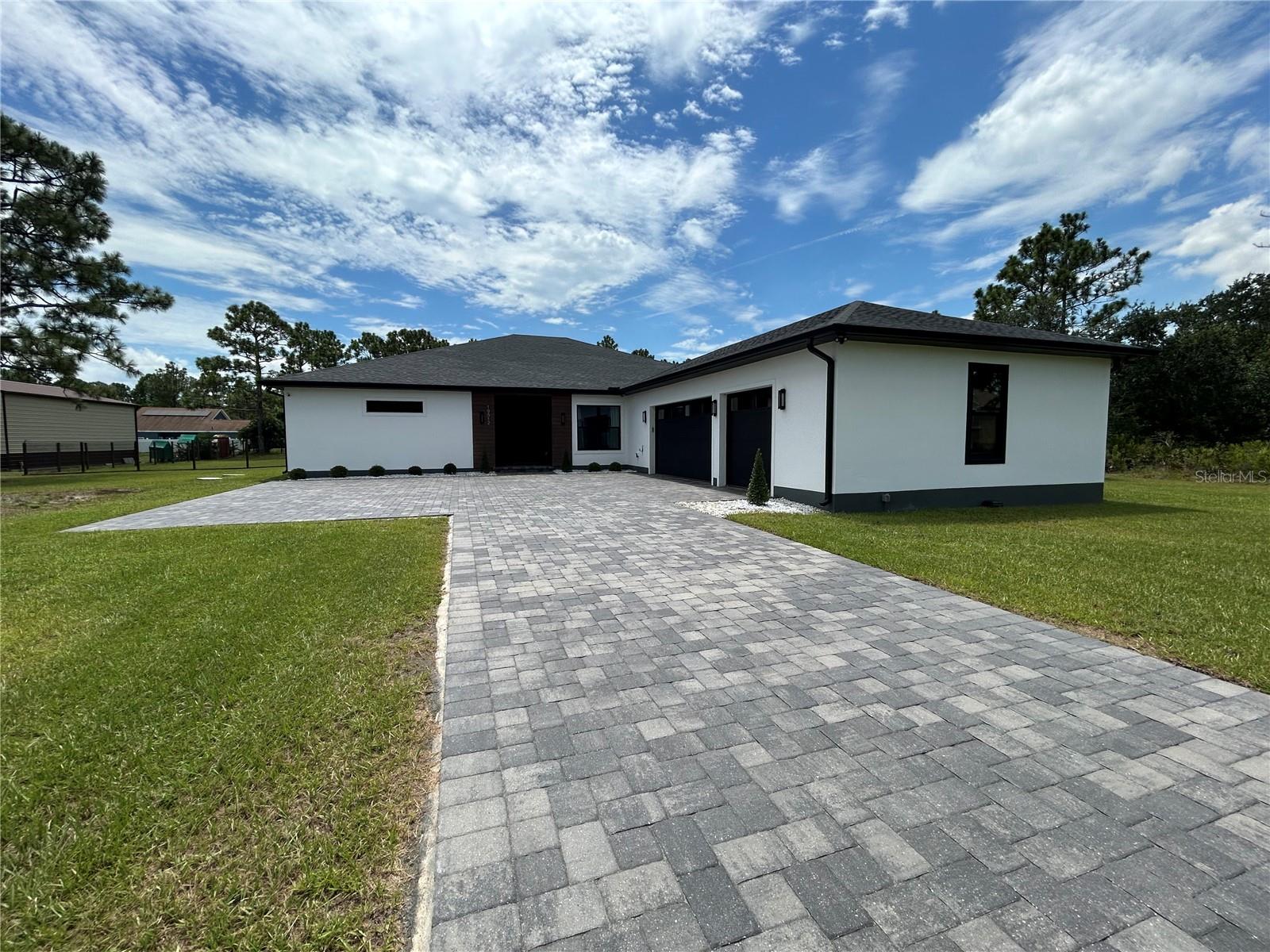 19512 Majestic St Property Photo