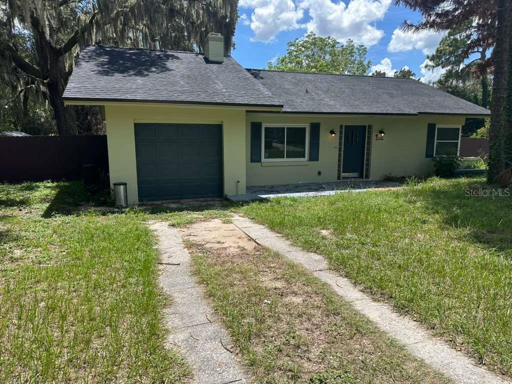 1065 W Magnolia St Property Photo 1