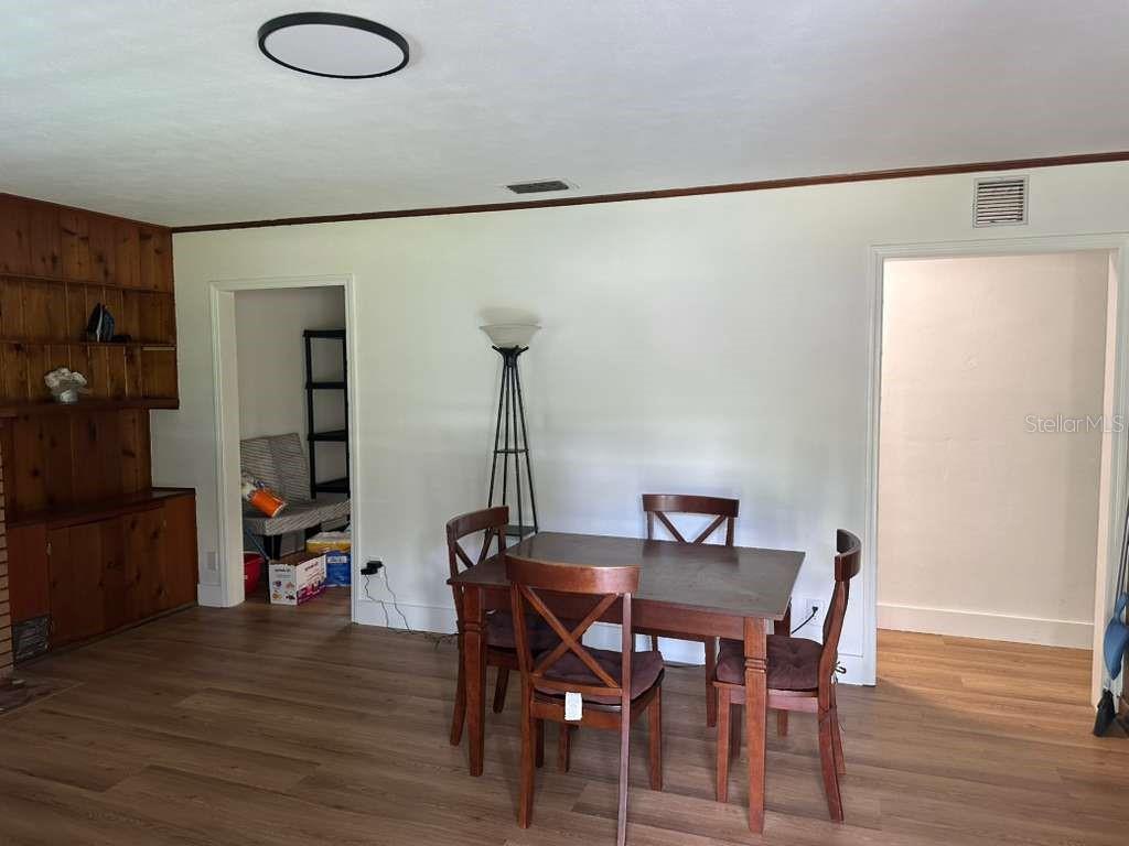 1065 W Magnolia St Property Photo 3