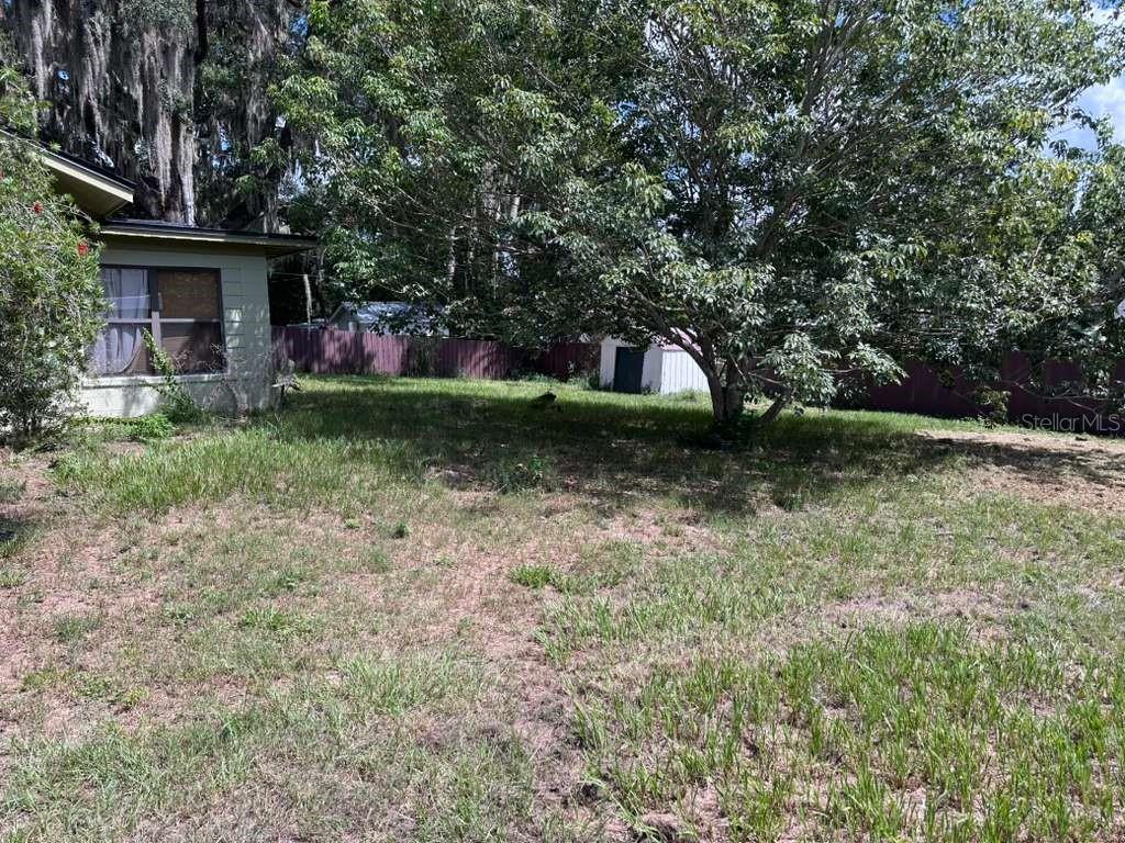 1065 W Magnolia St Property Photo 15