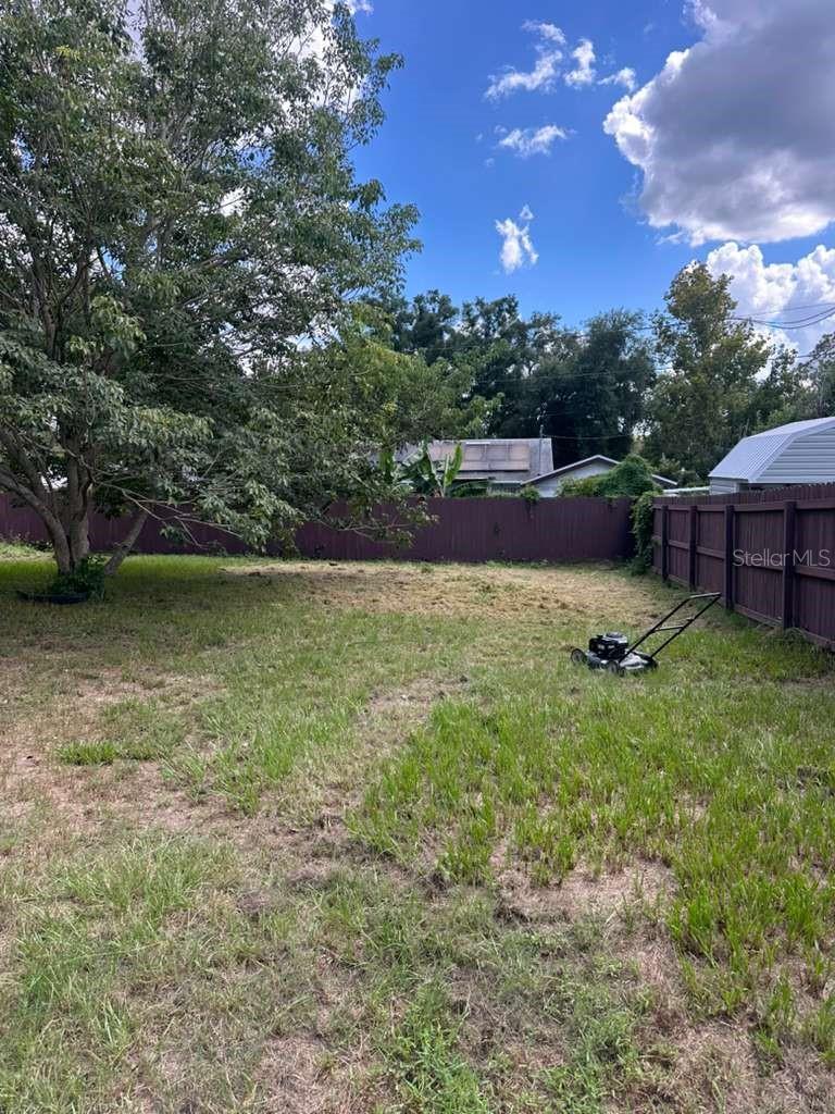 1065 W Magnolia St Property Photo 16