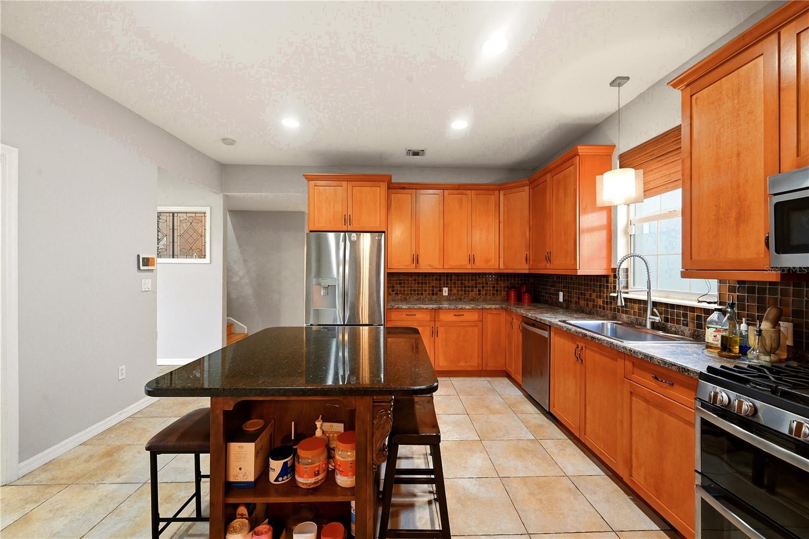 746 Country Ln Property Photo 8