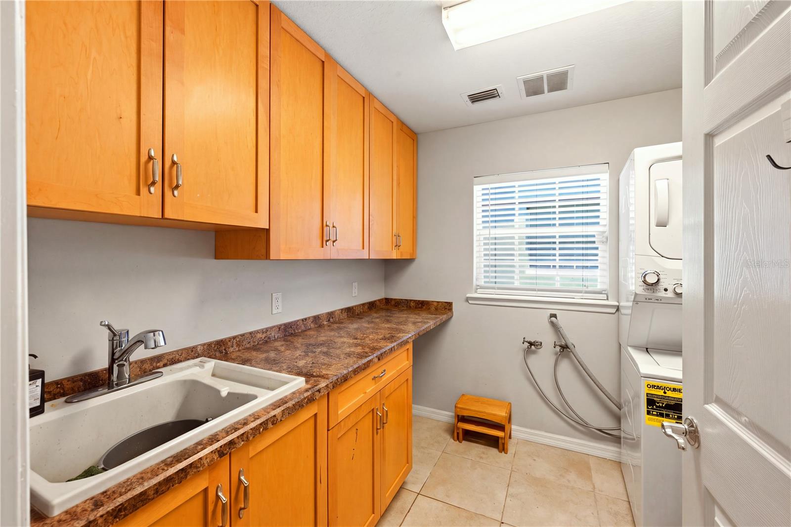 746 Country Ln Property Photo 20