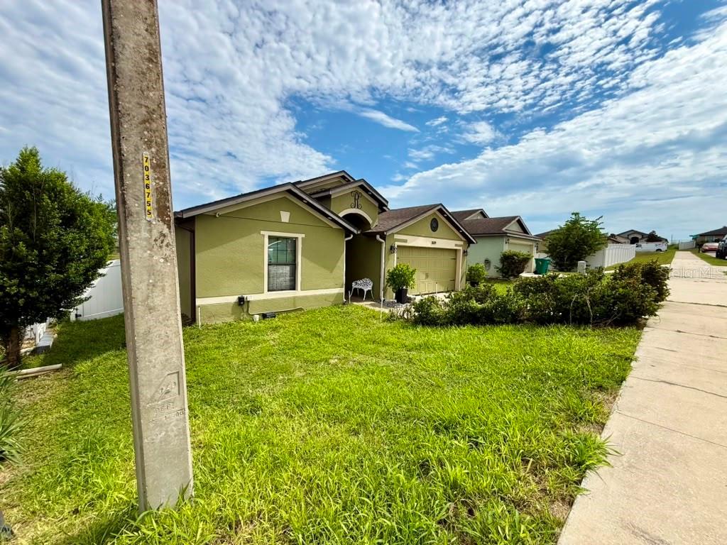 1609 Steely Dr Property Photo 4