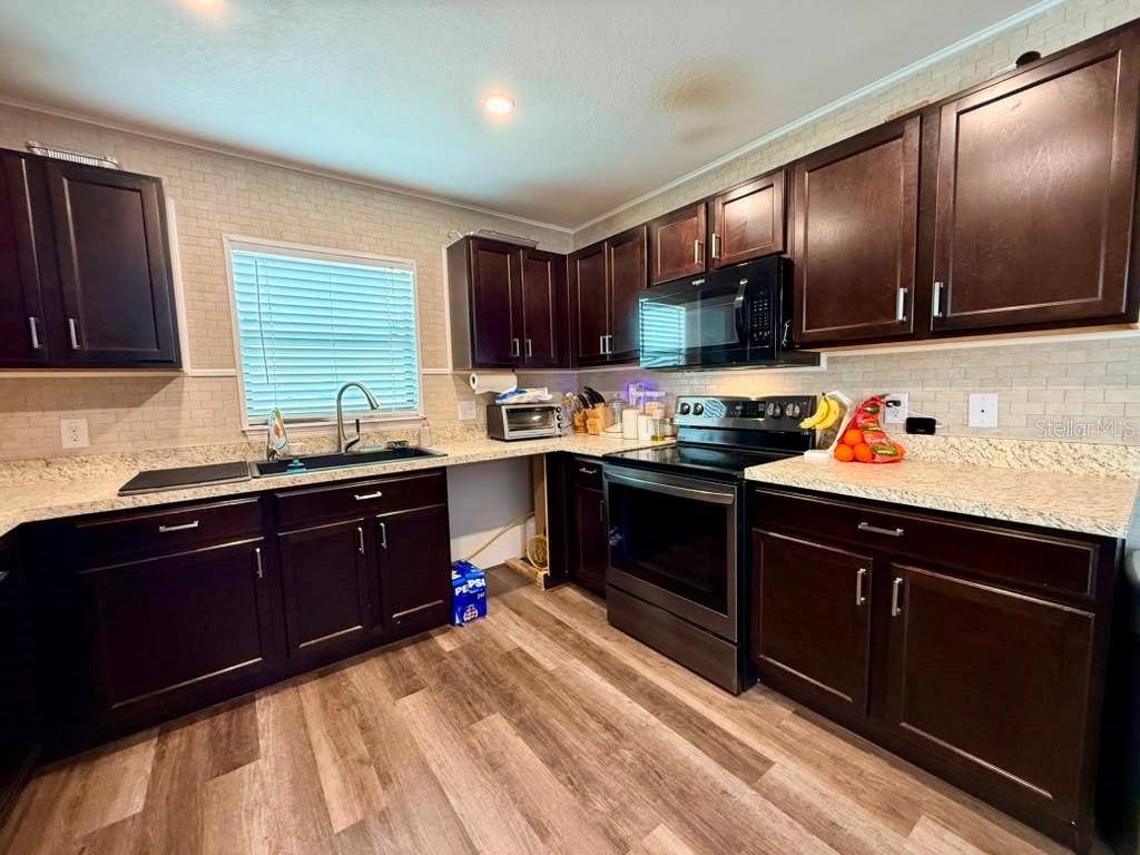 1609 Steely Dr Property Photo 17