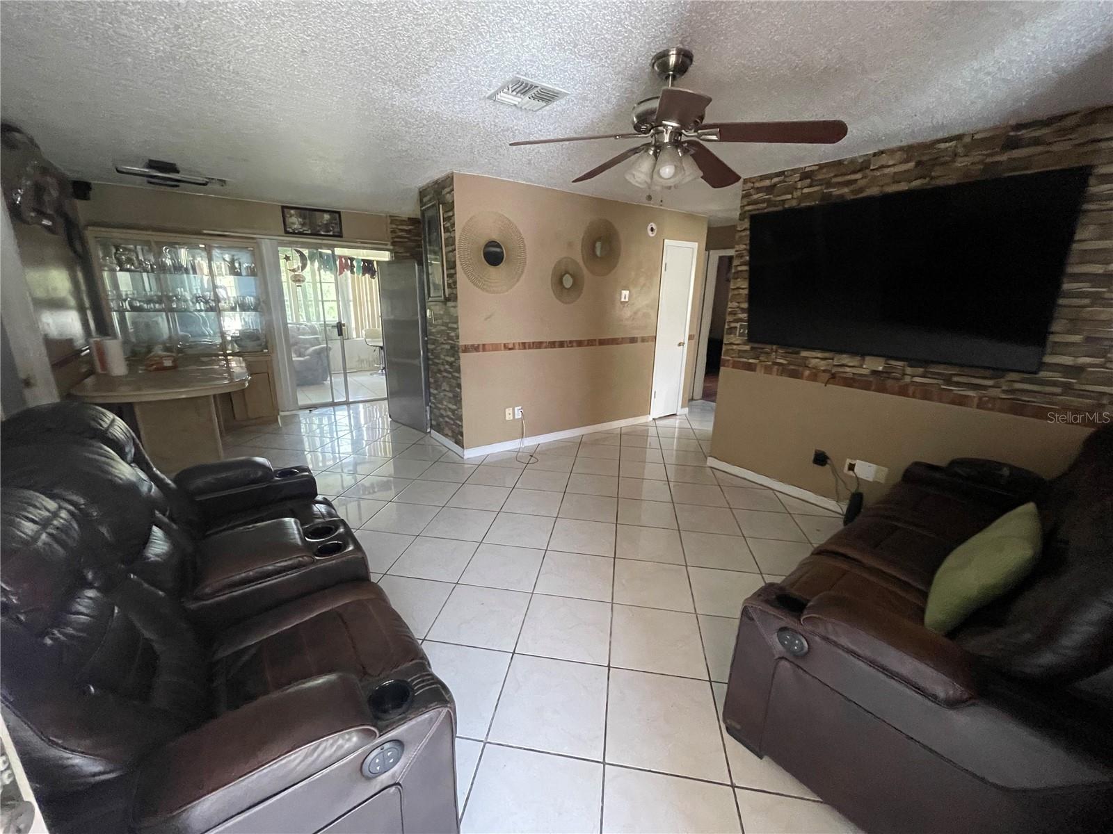 126 Dahlia Dr Property Photo 3
