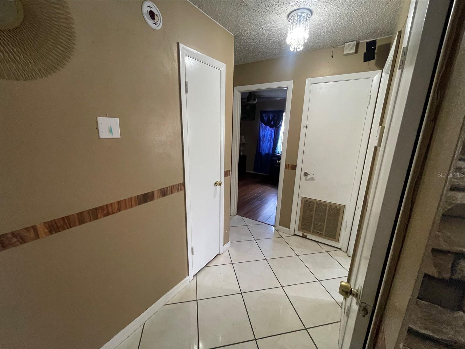 126 Dahlia Dr Property Photo 4