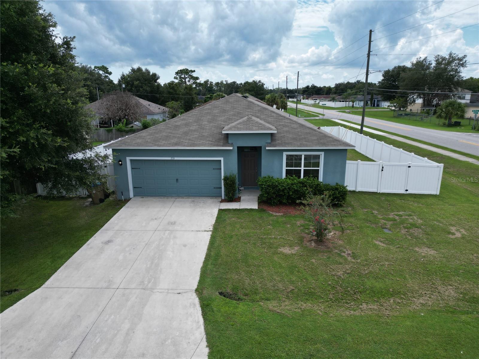 233 Tiffany Ct Property Photo 1