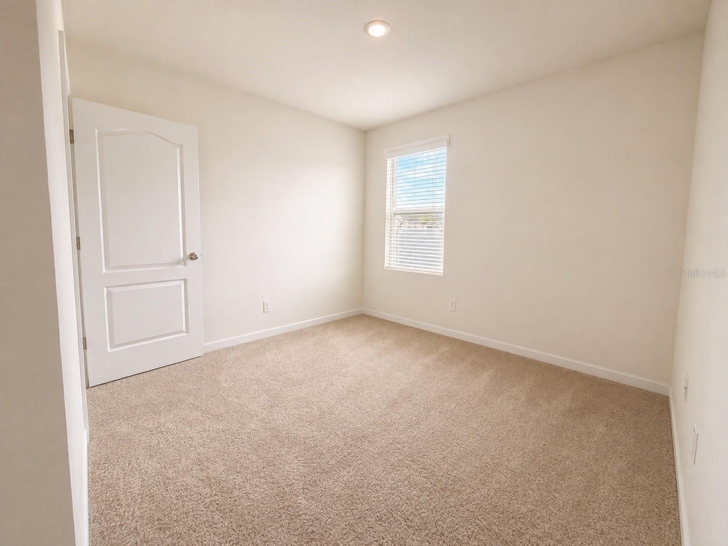 233 Tiffany Ct Property Photo 5