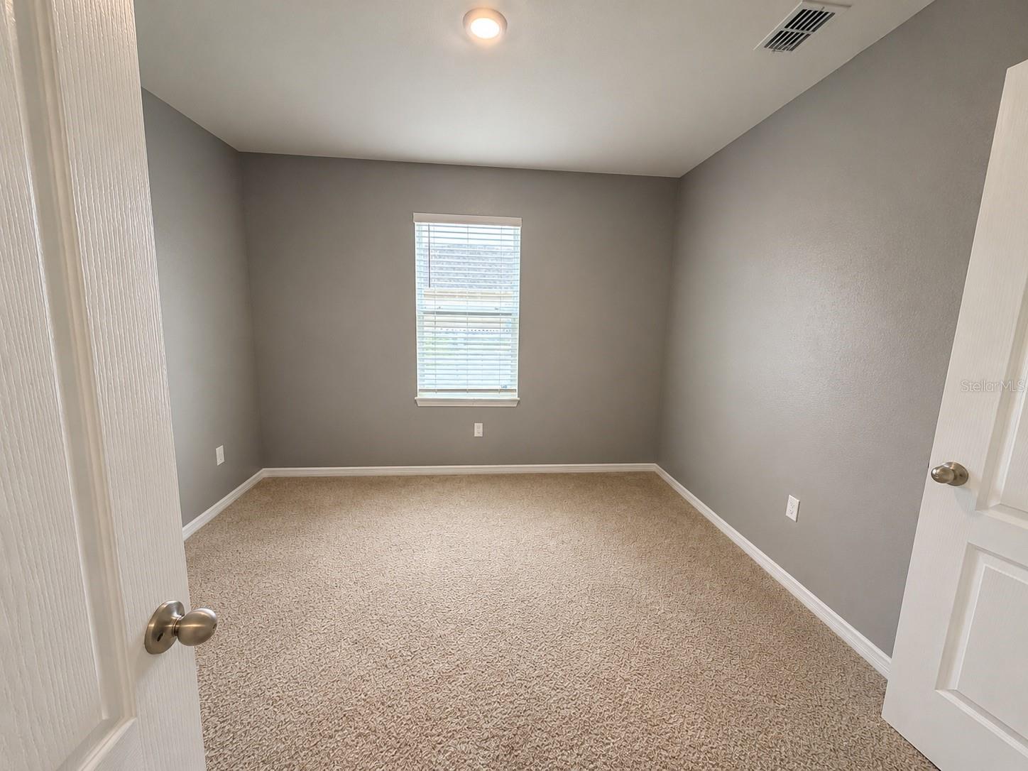 233 Tiffany Ct Property Photo 6