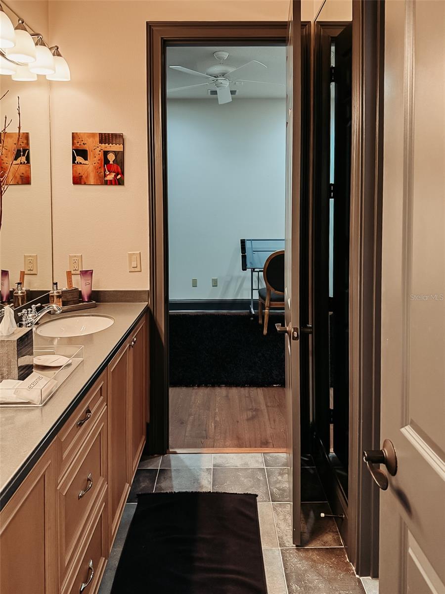 1480 Hempel Ave Property Photo 26
