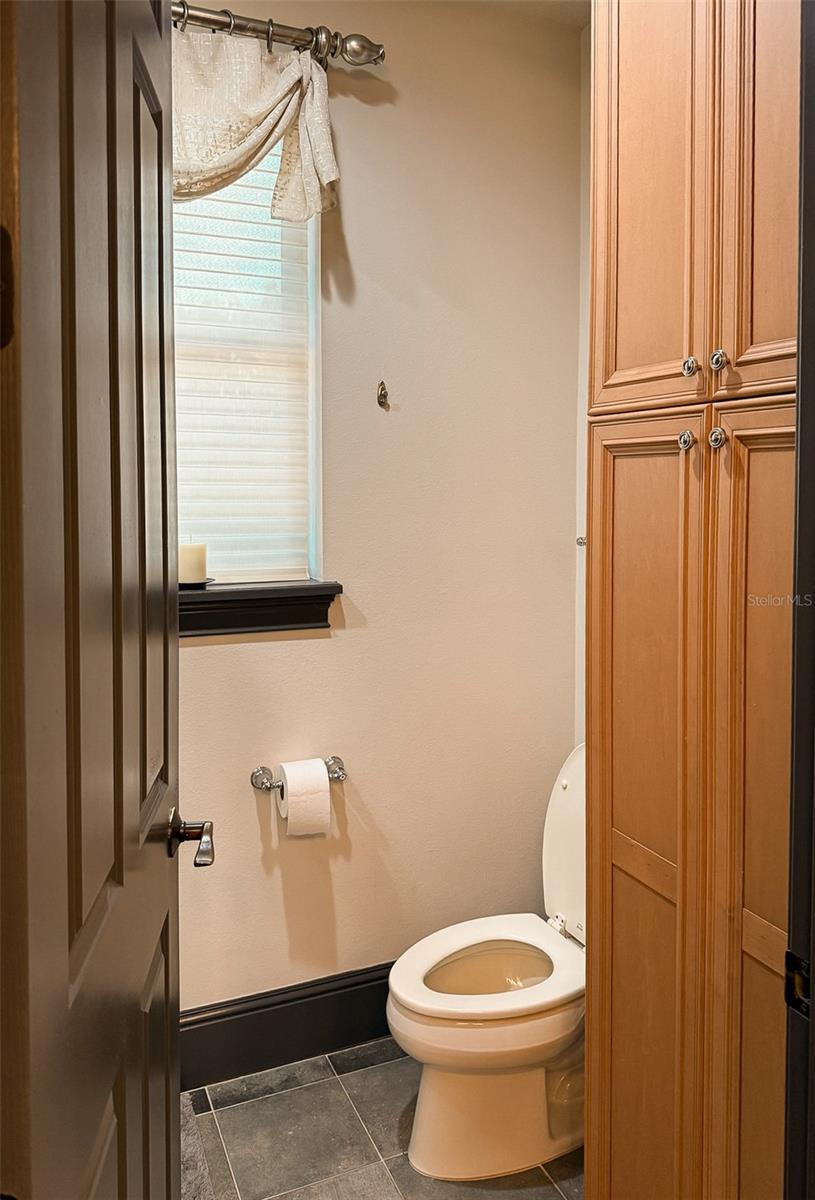 1480 Hempel Ave Property Photo 27
