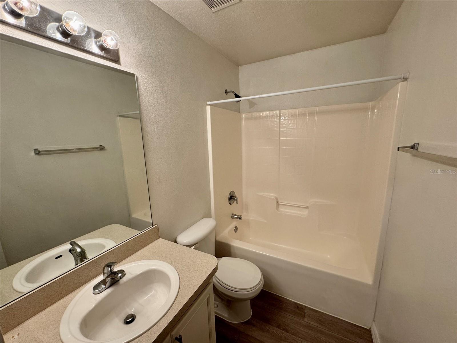 1011 Morvan Ln Property Photo 2